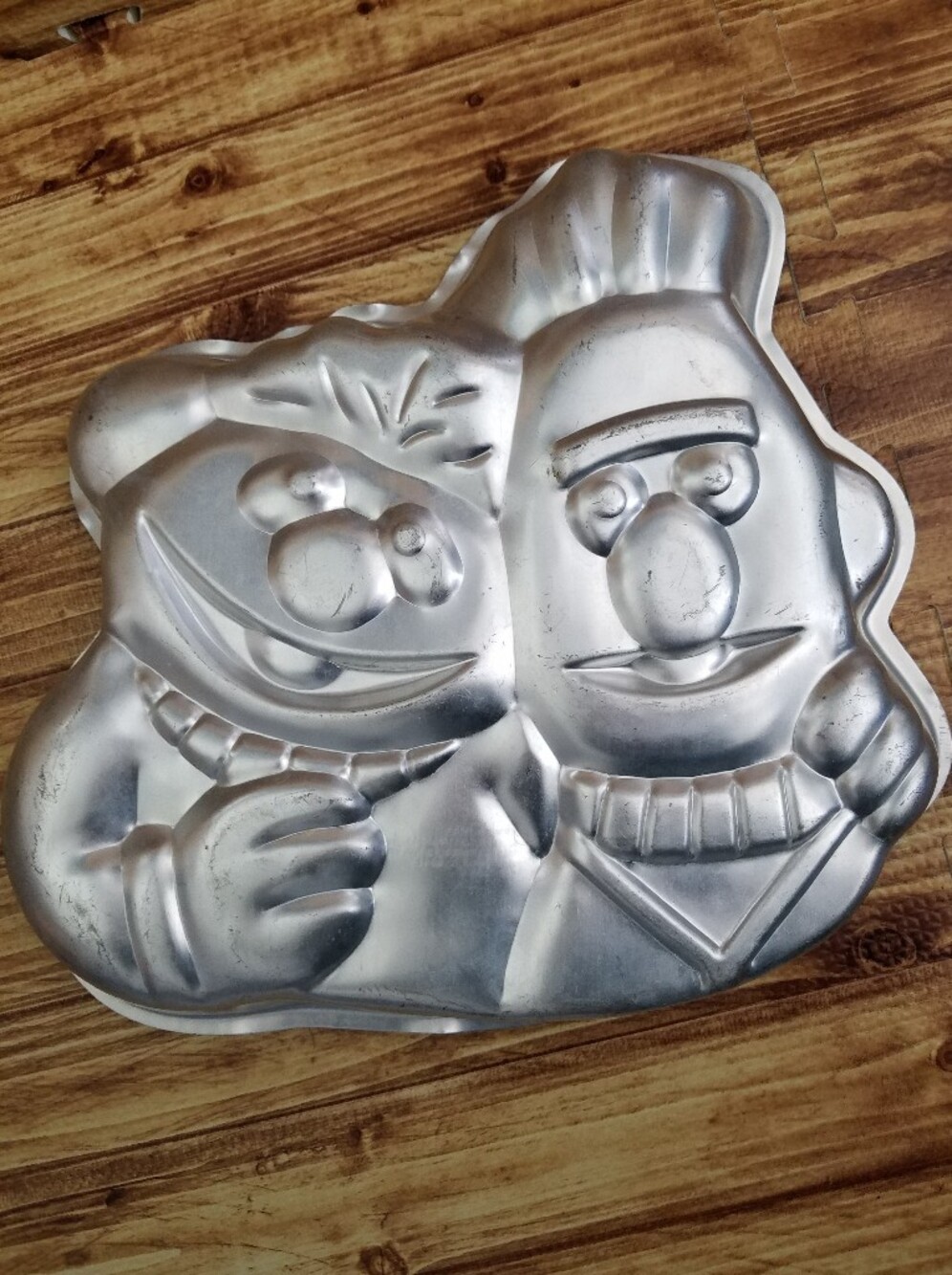 Vintage Wilton Aluminum Sesame Street Bert And Ernie Cake Mold Pan Muppets